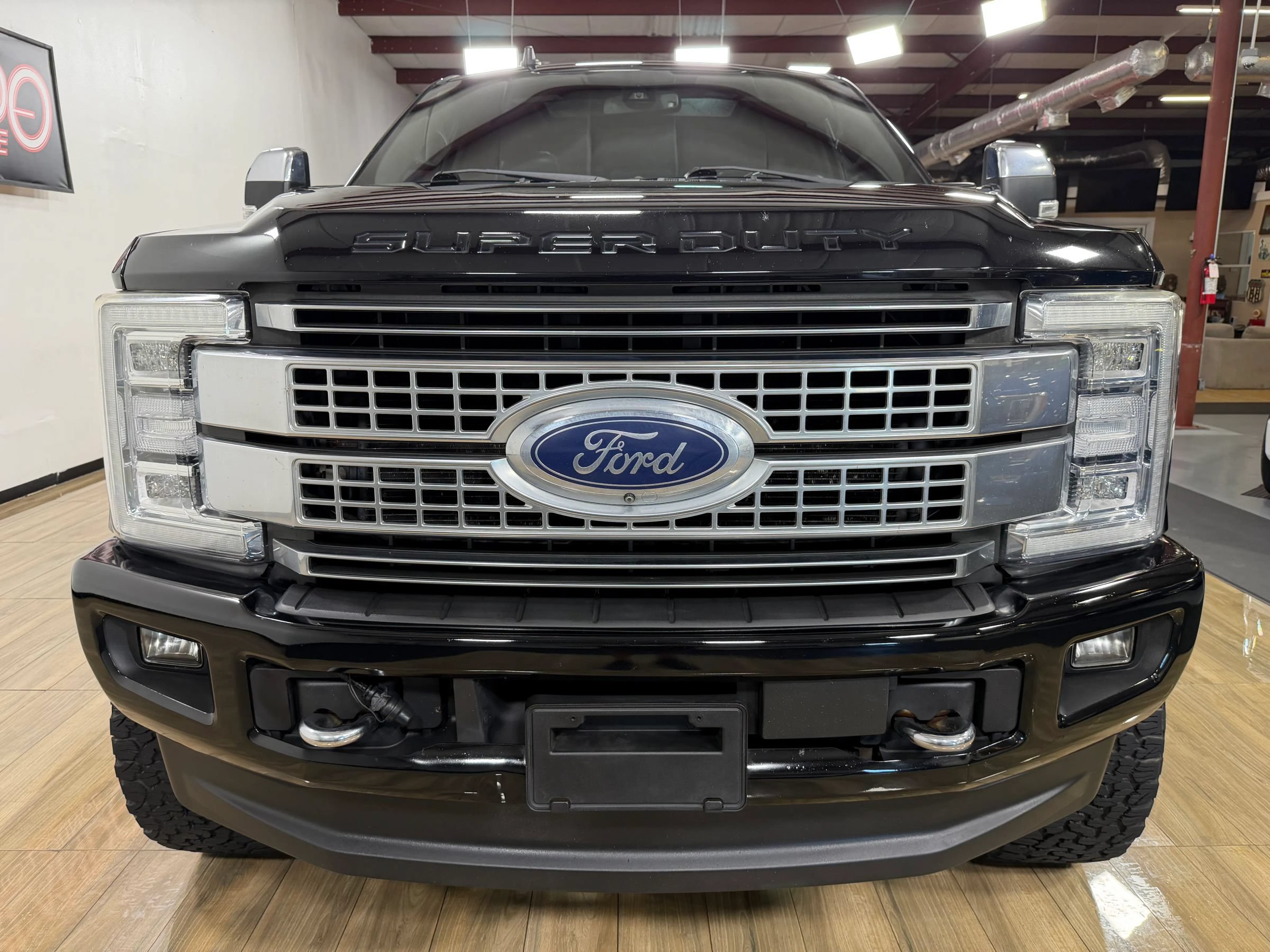 Used 2019 Ford F250 Platinum w/ Platinum Ultimate Package AWD/4WD image 3
