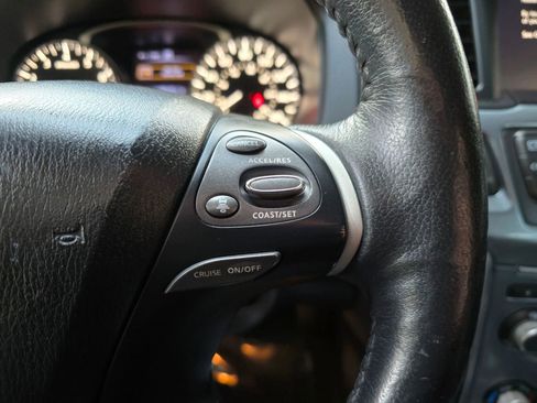 Used 2020 Nissan Pathfinder SL image 28