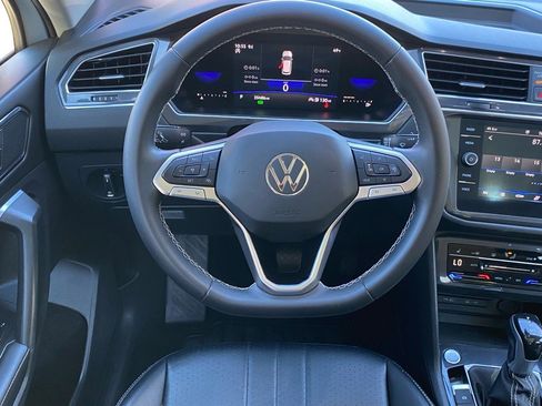 Certified 2022 Volkswagen Tiguan SE w/ Panoramic Sunroof Package image 6