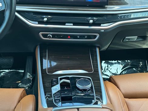 Used 2024 BMW X5 xDrive40i w/ Premium Package AWD/4WD image 11