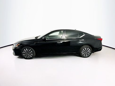 Used 2024 Nissan Altima 2.5 SV w/ SV Premium Package image 4