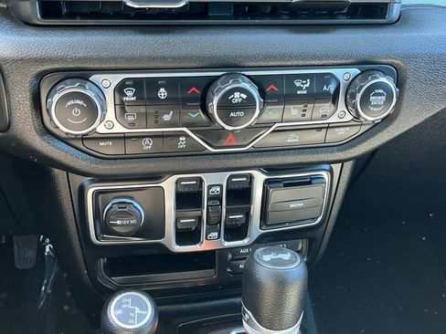 Used 2024 Jeep Wrangler Sport S image 18