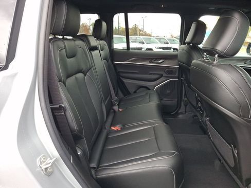 New 2025 Jeep Grand Cherokee Limited w/ Black Appearance Package image 14