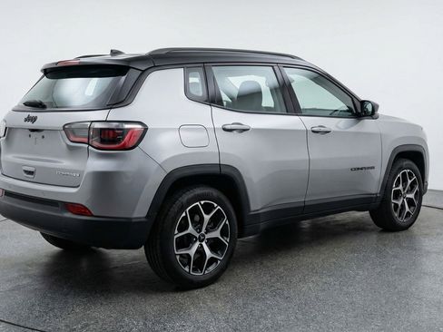 Used 2025 Jeep Compass Limited image 9