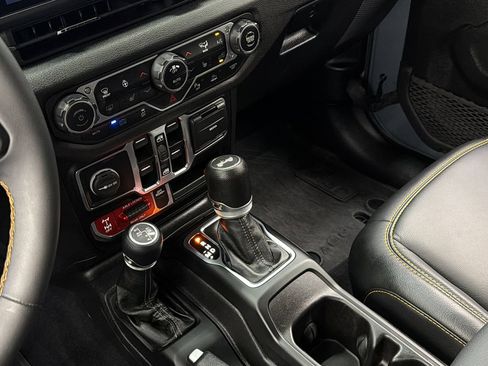 Used 2024 Jeep Wrangler Unlimited AWD/4WD image 36