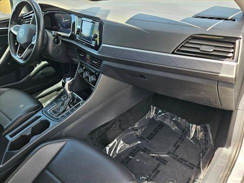 Used 2024 Volkswagen Jetta SE FWD image 20