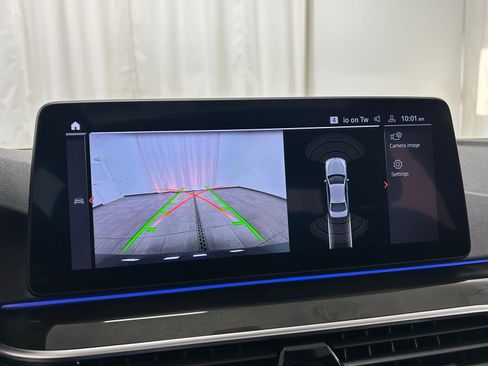 Used 2023 BMW 540i xDrive w/ Premium Package image 19