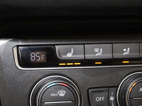 Used 2018 Volkswagen Tiguan SEL w/ 3rd Row Seat Package image 8