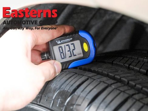 Used 2023 Toyota Venza Limited image 26