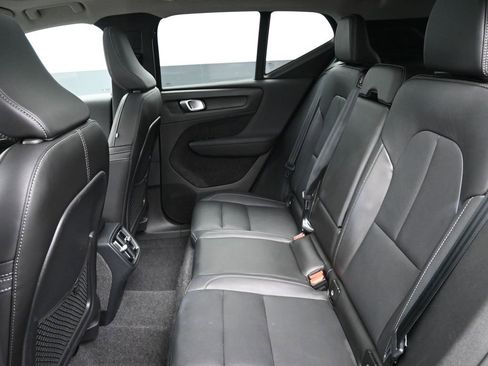 Used 2025 Volvo XC40 B5 Plus image 15