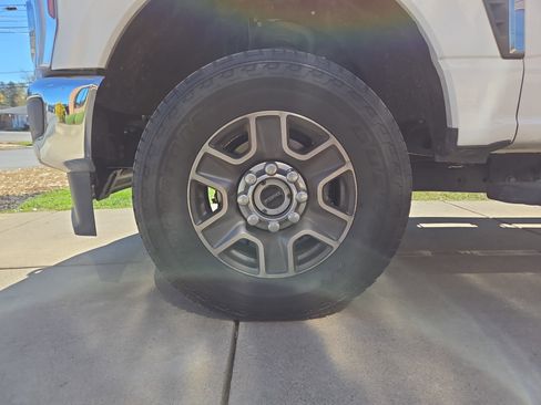 Used 2024 Ford F350 Lariat w/ Camper Package image 11