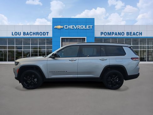 Used 2023 Jeep Grand Cherokee L Laredo RWD image 4