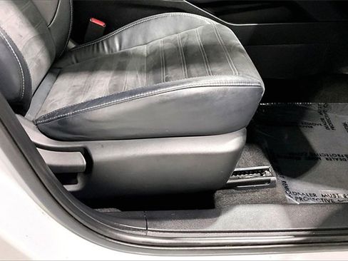 Used 2022 Mitsubishi Outlander SE image 41