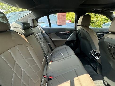 Used 2027 BMW 530i xDrive AWD/4WD image 5