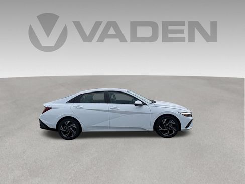 New 2026 Hyundai Elantra Limited FWD image 5
