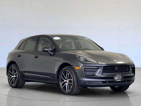 Used 2025 Porsche Macan image 10