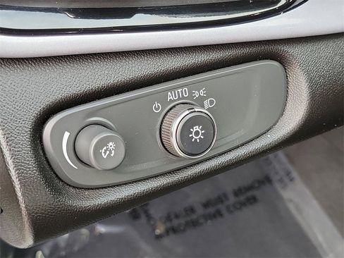 Used 2018 Chevrolet Volt LT w/ Comfort Package image 34