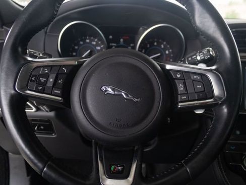 Used 2018 Jaguar F-PACE S image 10
