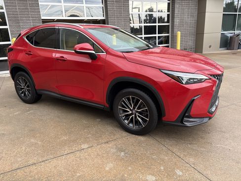 Used 2024 Lexus NX 250 FWD image 2