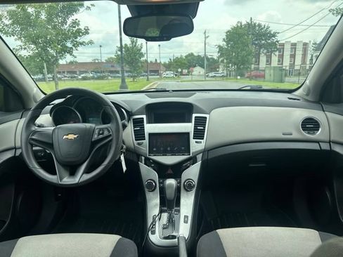 Used 2016 Chevrolet Cruze LS FWD image 3