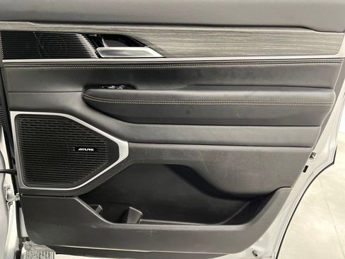 Used 2024 Jeep Wagoneer Series II w/ Flexible Seating Group image 22