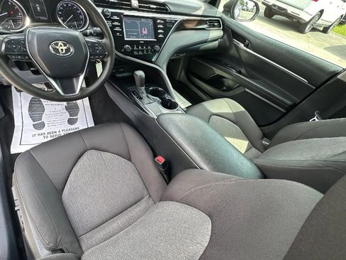 Used 2020 Toyota Camry LE FWD image 11