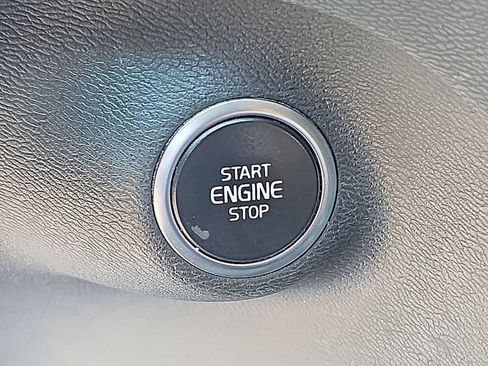 Used 2019 Volvo XC40 T5 R-Design AWD/4WD image 15
