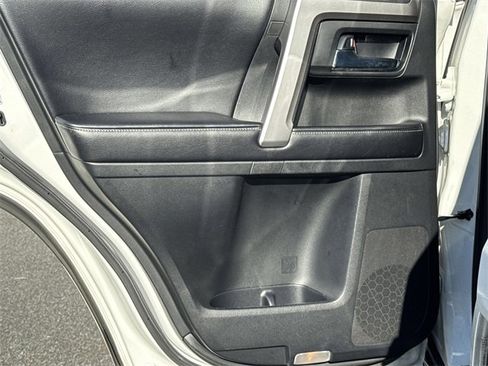 Used 2016 Toyota 4Runner SR5 image 21