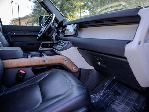 Used 2023 Land Rover Defender 110 S image 22