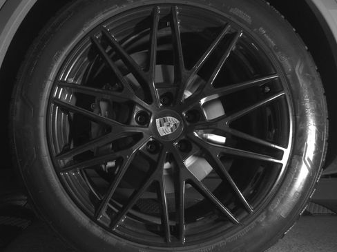 Used 2024 Porsche Cayenne Coupe AWD/4WD image 13