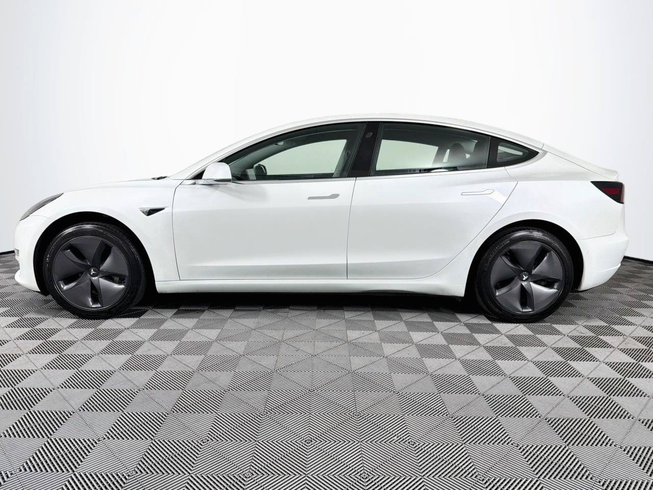 Used 2019 Tesla Model 3 Standard Range Plus RWD image 7