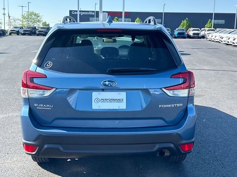 Used 2022 Subaru Forester Premium AWD/4WD image 3