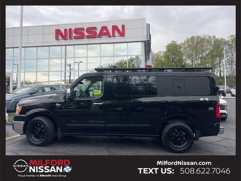 Used 2021 Nissan NV 3500 SL RWD image 2