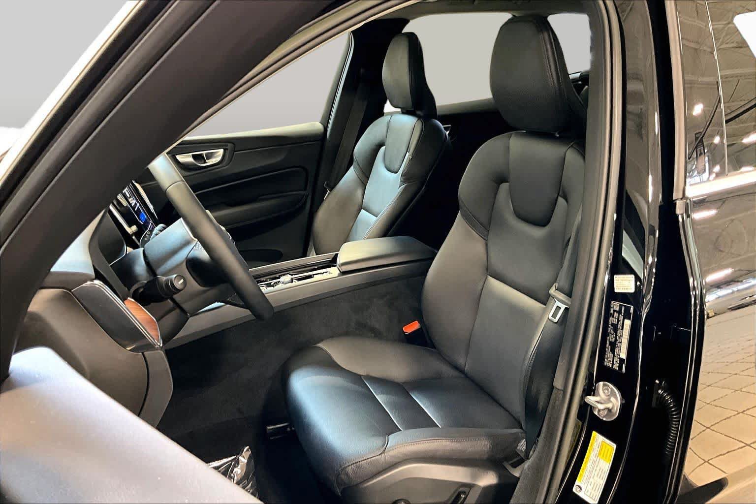 Used 2023 Volvo XC60 B5 Plus w/ Climate Package AWD/4WD image 9