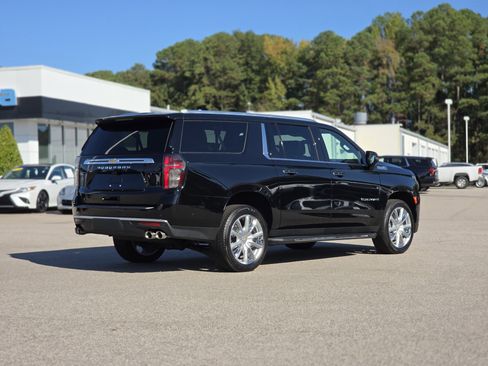 Used 2024 Chevrolet Suburban High Country w/ Advanced Technology Package image 7