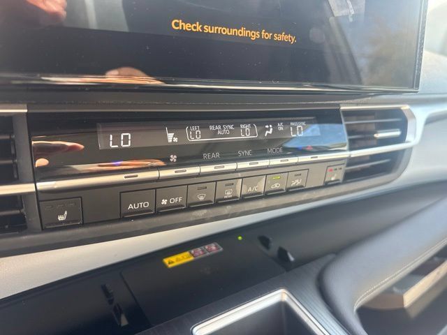 Certified 2025 Toyota Sienna XLE FWD image 13