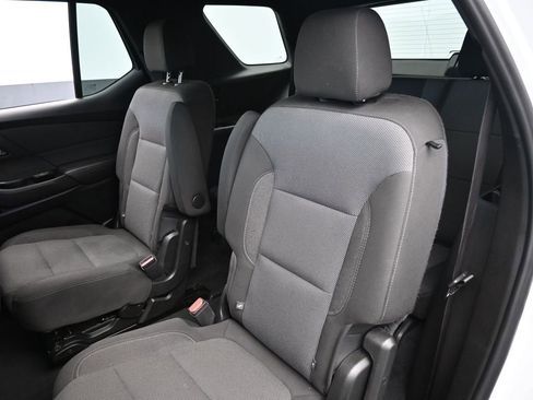 Used 2023 Chevrolet Traverse LT image 29