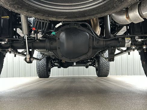 Used 2025 Ford F250 Platinum w/ FX4 Off-Road Package image 14