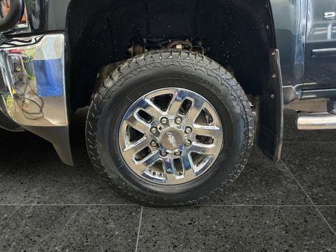 Used 2019 Chevrolet Silverado 2500 LT w/ LT Convenience Package image 14