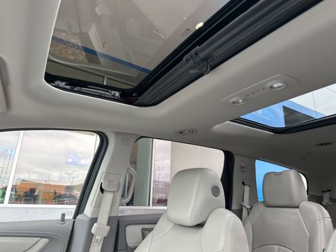 Used 2017 Chevrolet Traverse LT image 22