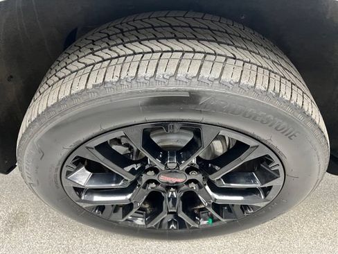 Used 2022 GMC Yukon XL Denali AWD/4WD image 16