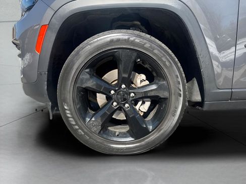 Used 2023 Jeep Grand Cherokee Altitude image 6