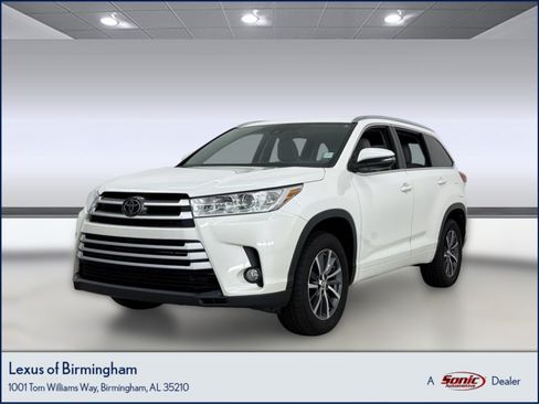Used 2017 Toyota Highlander XLE FWD image 1