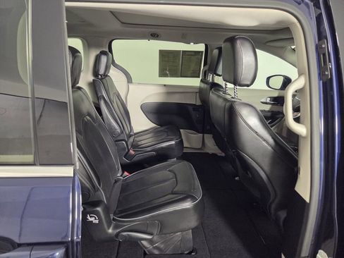 Certified 2018 Chrysler Pacifica Limited w/ Advanced Safetytec Group image 30