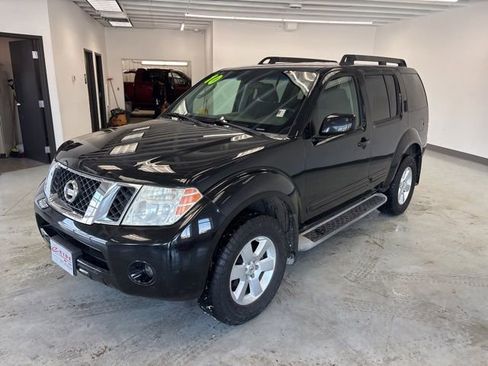 Used 2010 Nissan Pathfinder SE image 4