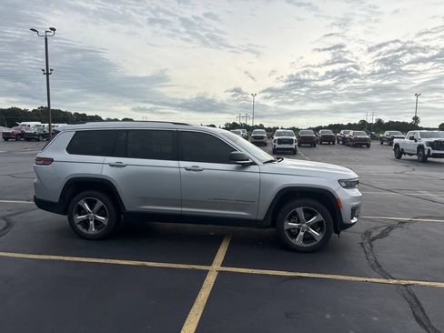 Used 2021 Jeep Grand Cherokee L Limited w/ Trailer Tow Package AWD/4WD image 8