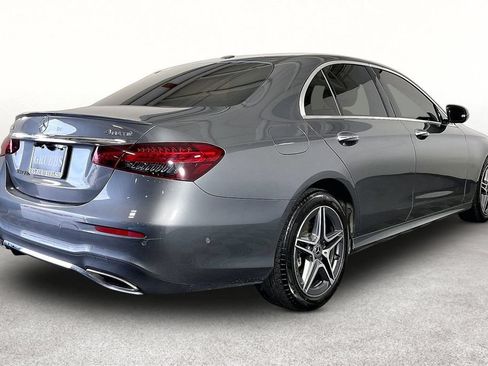 Used 2022 Mercedes-Benz E 350 4MATIC Sedan image 2