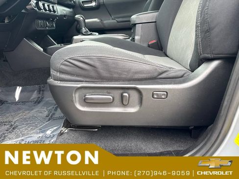 Used 2021 Toyota Tacoma TRD Sport AWD/4WD image 14