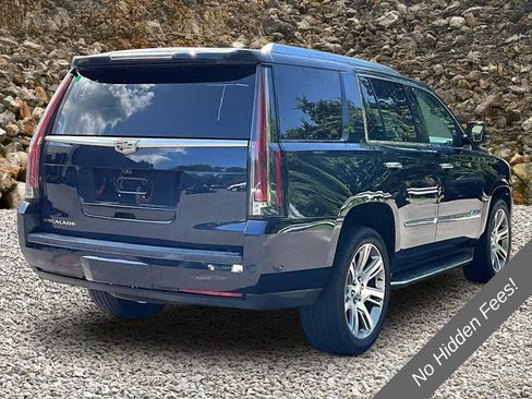 Used 2018 Cadillac Escalade Luxury AWD/4WD image 2