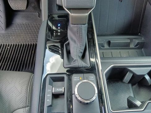 Used 2025 Toyota Tundra Limited AWD/4WD image 25